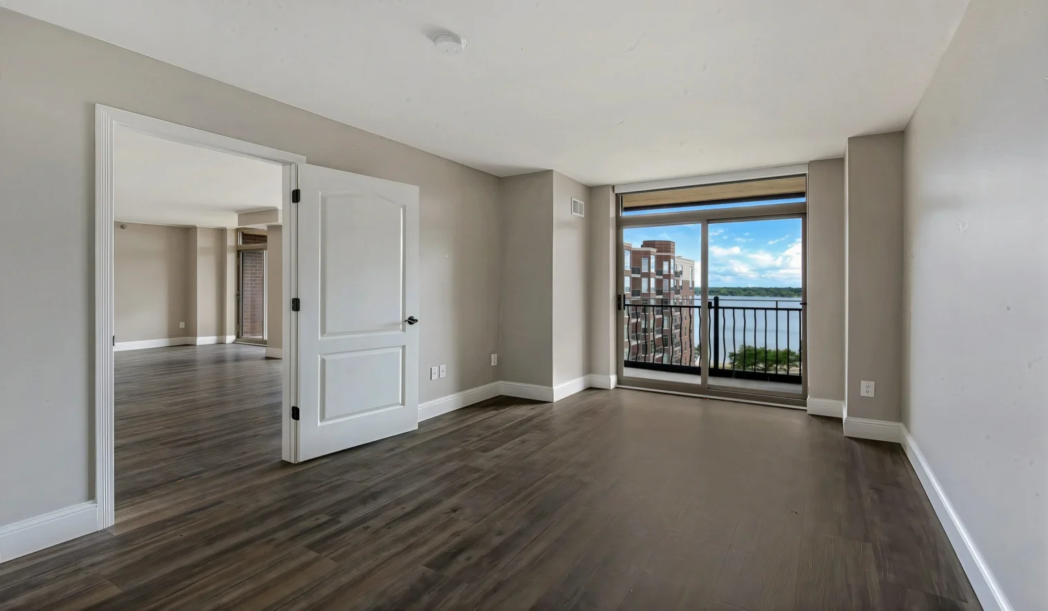 04 900ThomasAve CalhounBeachClub 104 Location4 Aimco1920x1121 1920x1121 LE upscale strong tone enhance 30 color enhance 30