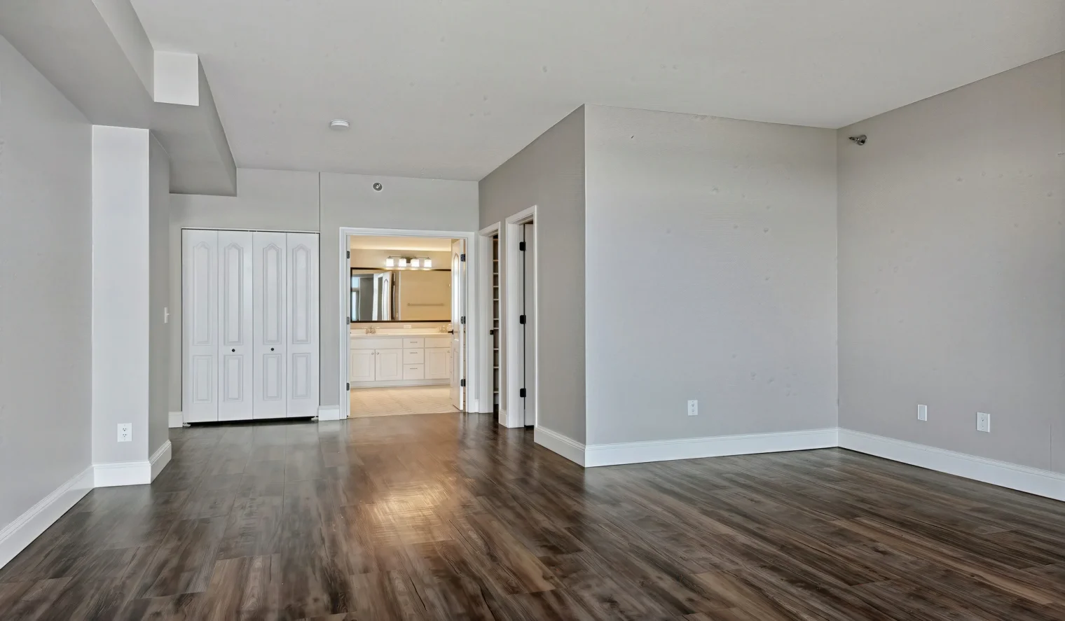 1920 BeachClub TaftPenthouse Bedroom1 01 LE upscale strong tone enhance 30 color enhance 30