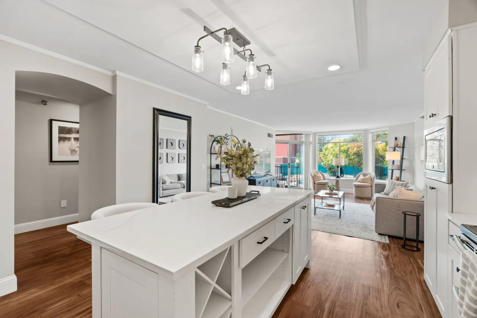 112 web or mls 2900 thomas ave s 112