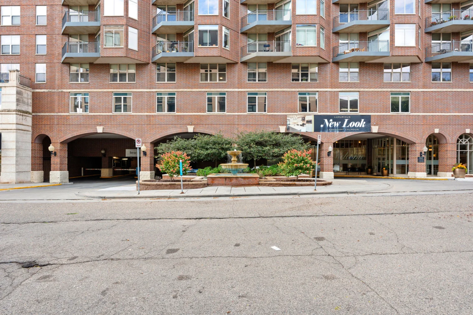 19 web or mls 2900 thomas ave s 19