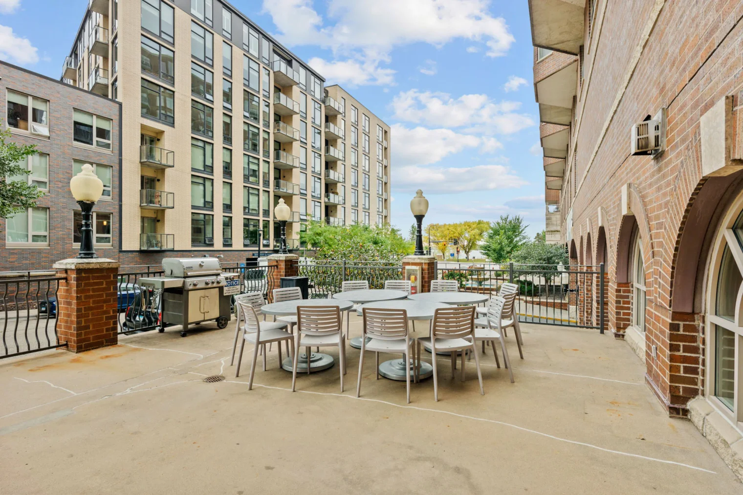 28 web or mls 2900 thomas ave s 28