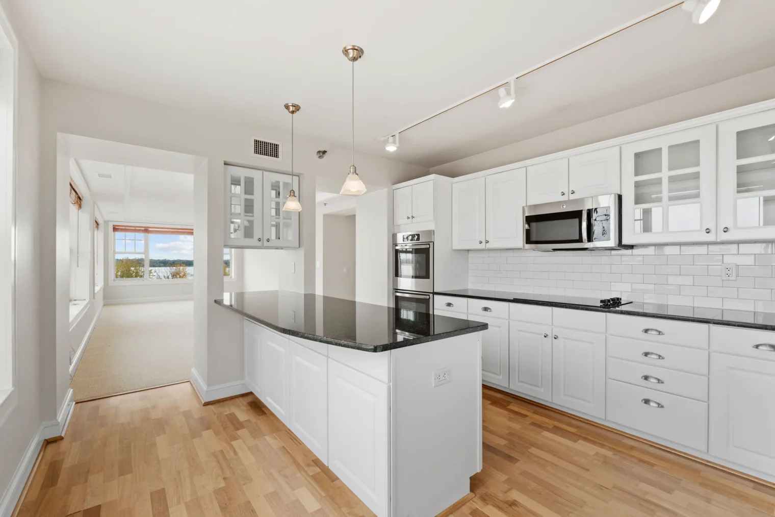 84 web or mls 2900 thomas ave s 84