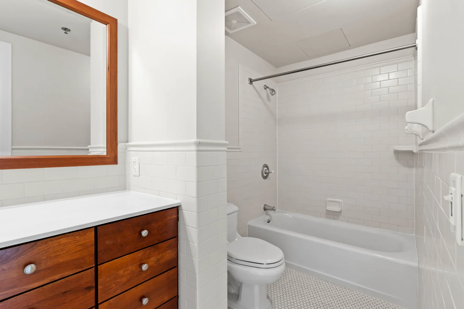 89 web or mls 2900 thomas ave s 89