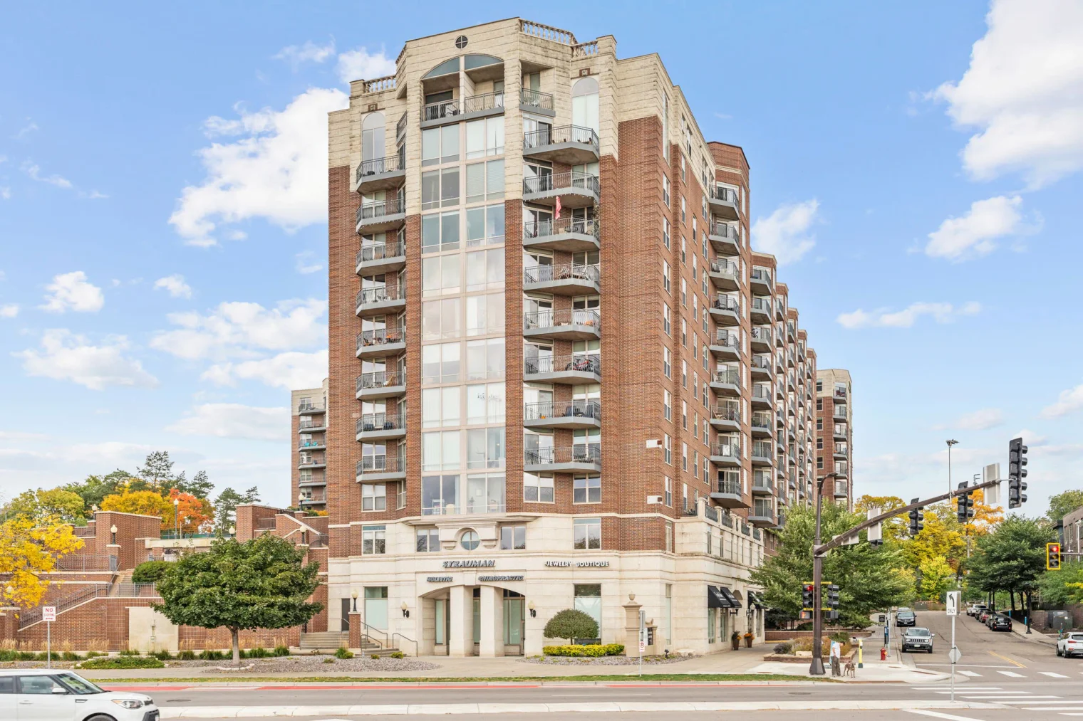 9 web or mls 2900 thomas ave s 9