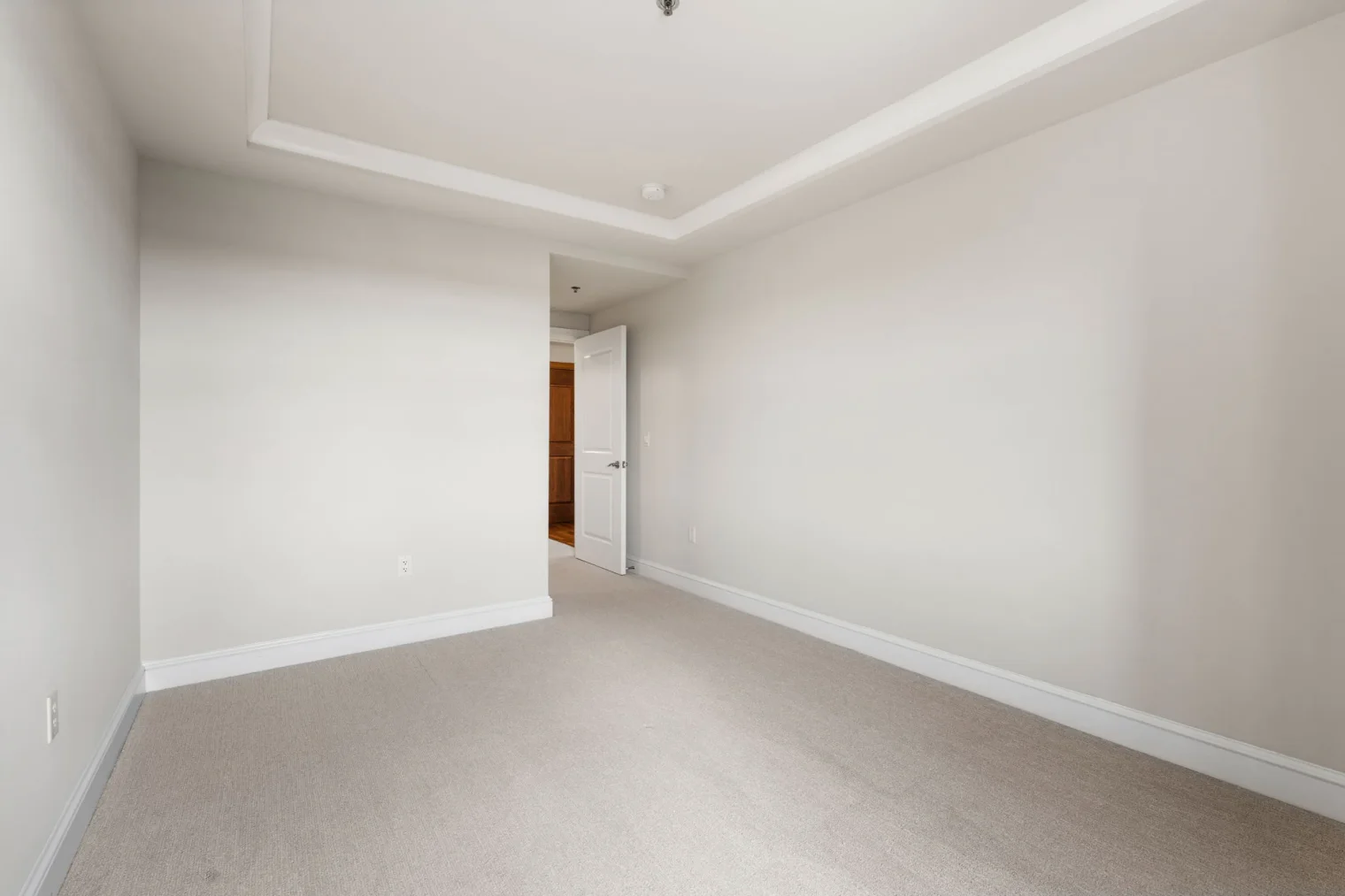 92 web or mls 2900 thomas ave s 92