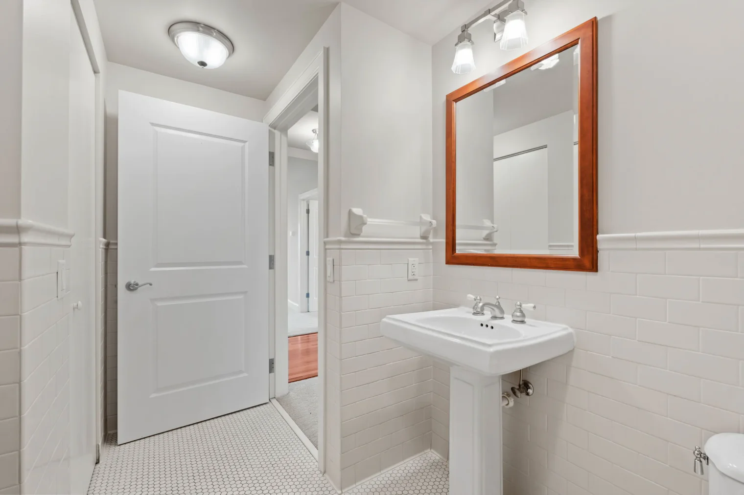 94 web or mls 2900 thomas ave s 94